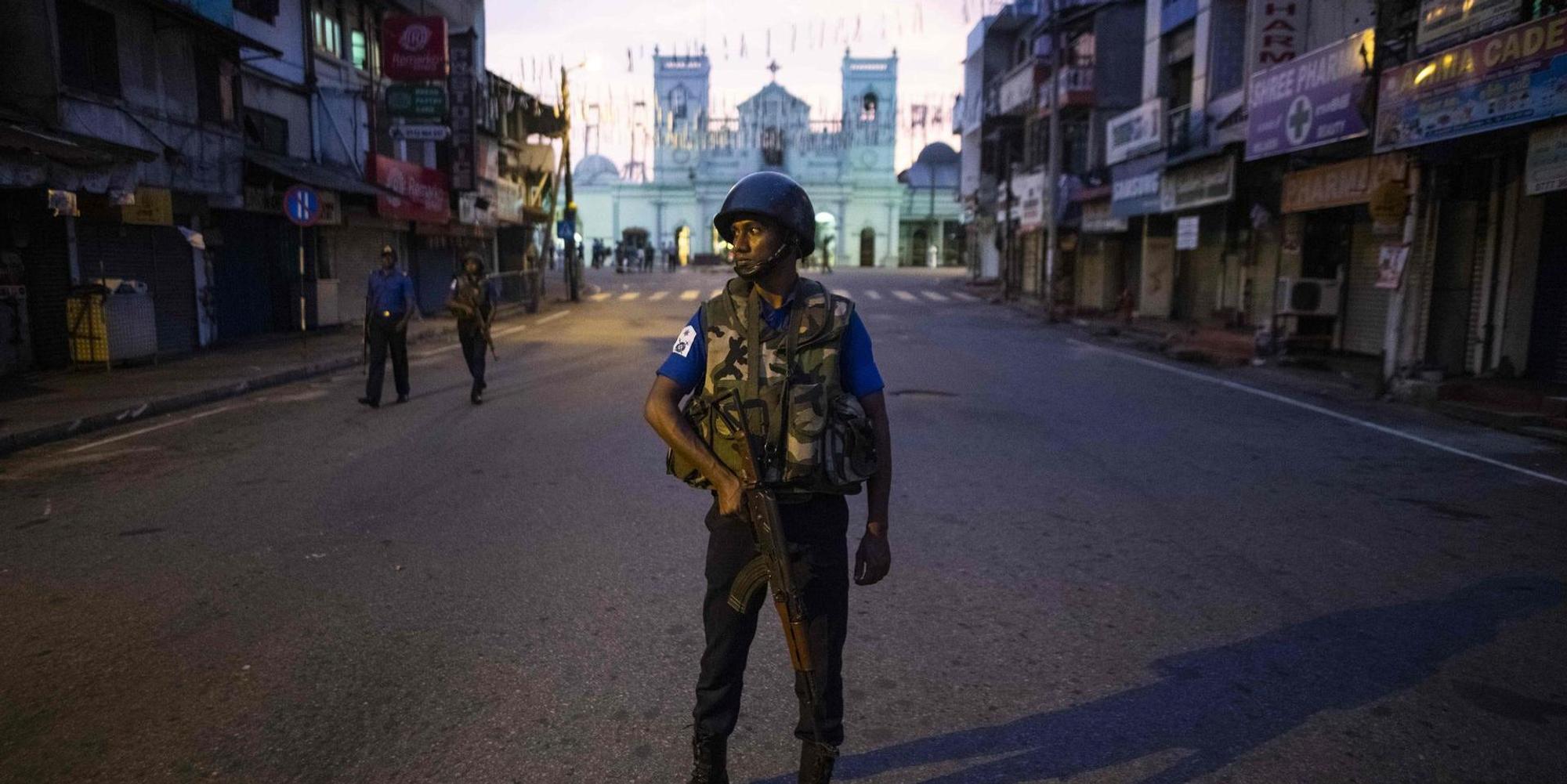 Soldat Sri Lanka auf Straße 260419