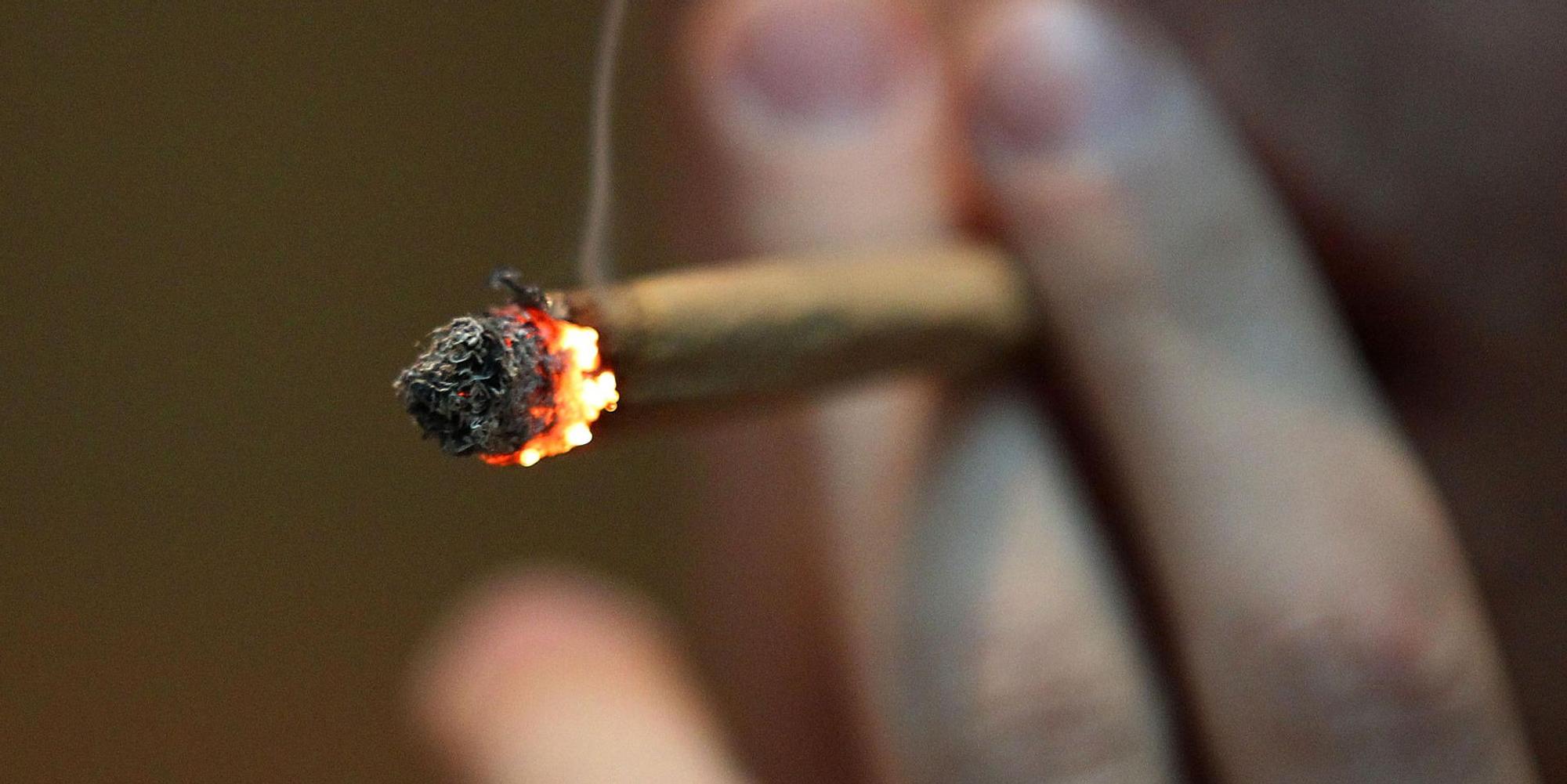 Joint Cannabis Symbolbild