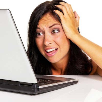 Weltbackuptag_Frau_Computer_Verzweifelt_imago