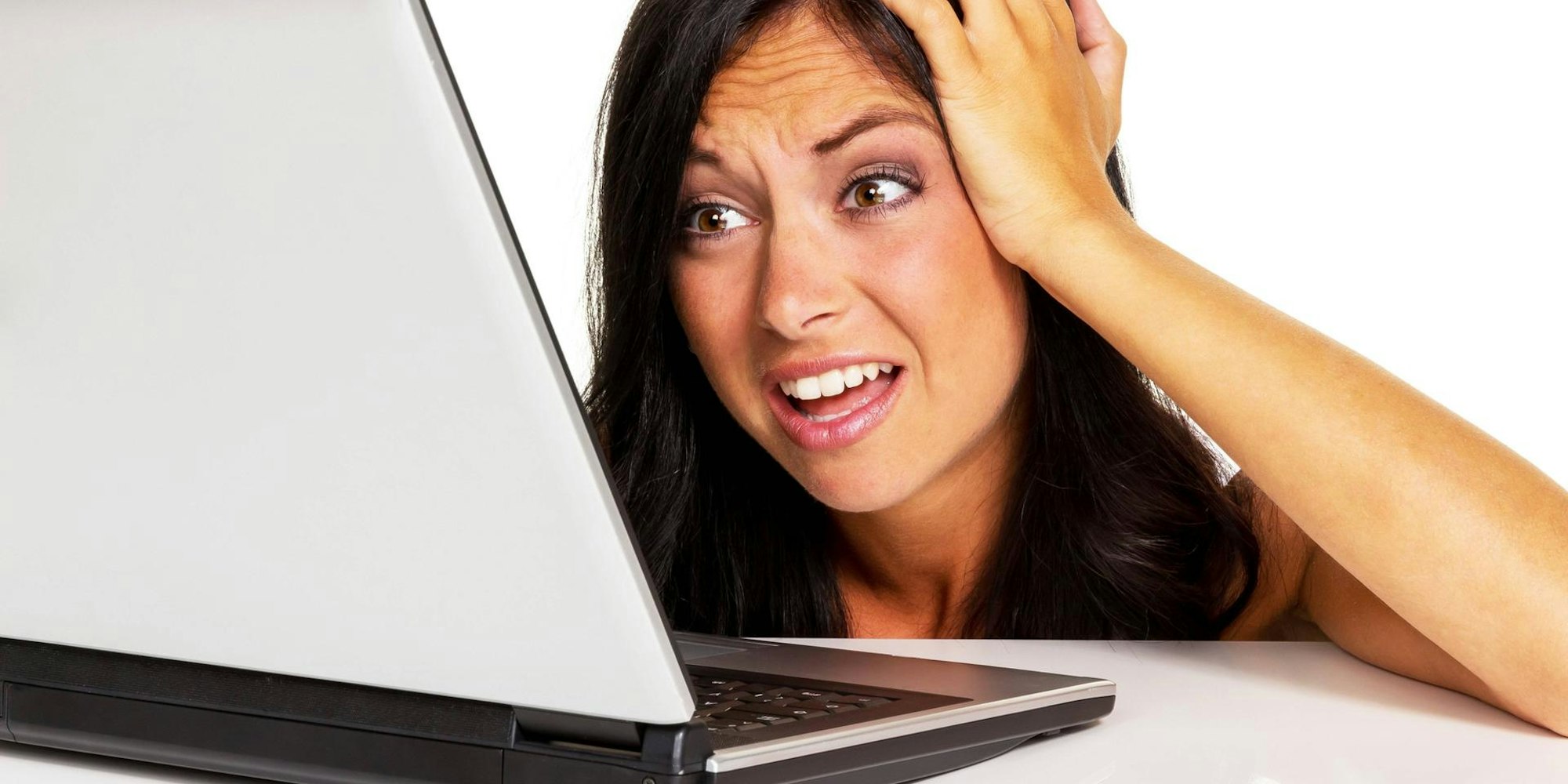 Weltbackuptag_Frau_Computer_Verzweifelt_imago