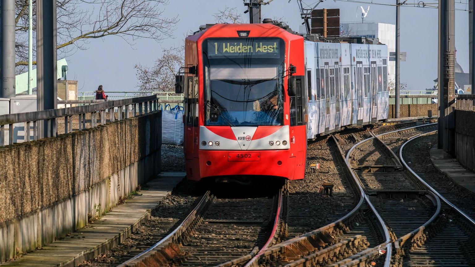 Eine Stadtbahn der Linie 1 (Archivbild)