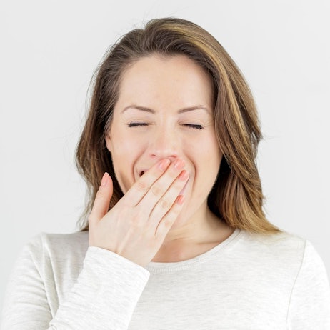 Frau_gähnt