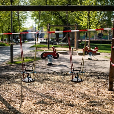 Symbolbild Spielplatz Absperrung