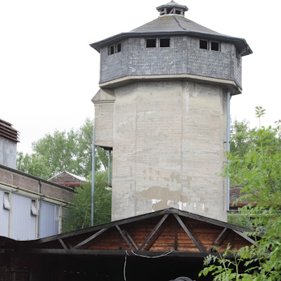 Das Foto zeigt den Wasserturm der ehemaligen Pappenfabrik Wachendorff in Bergisch Gladbach-Gronau.