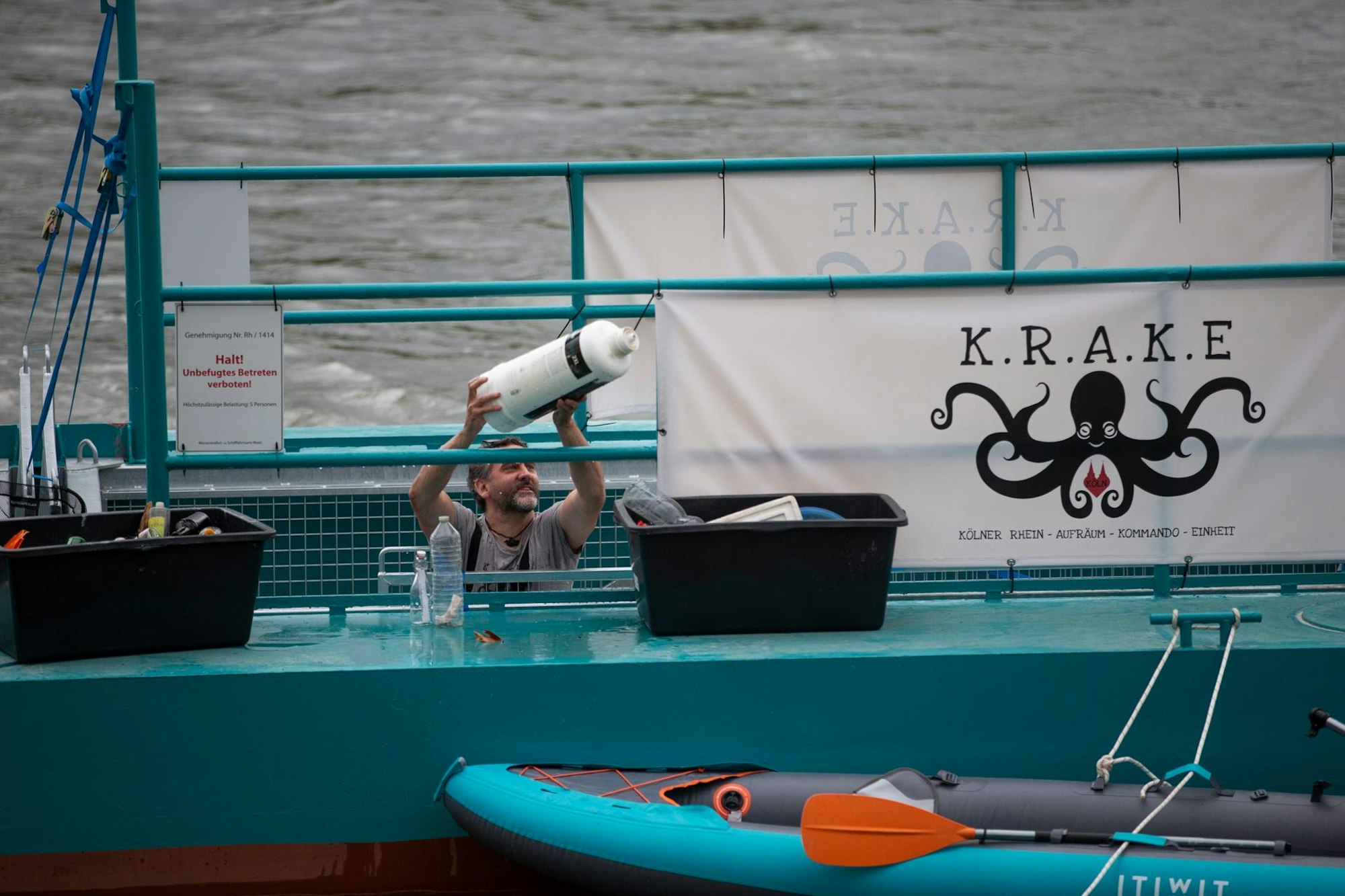 Krake Müllsammelstation Rhein 2