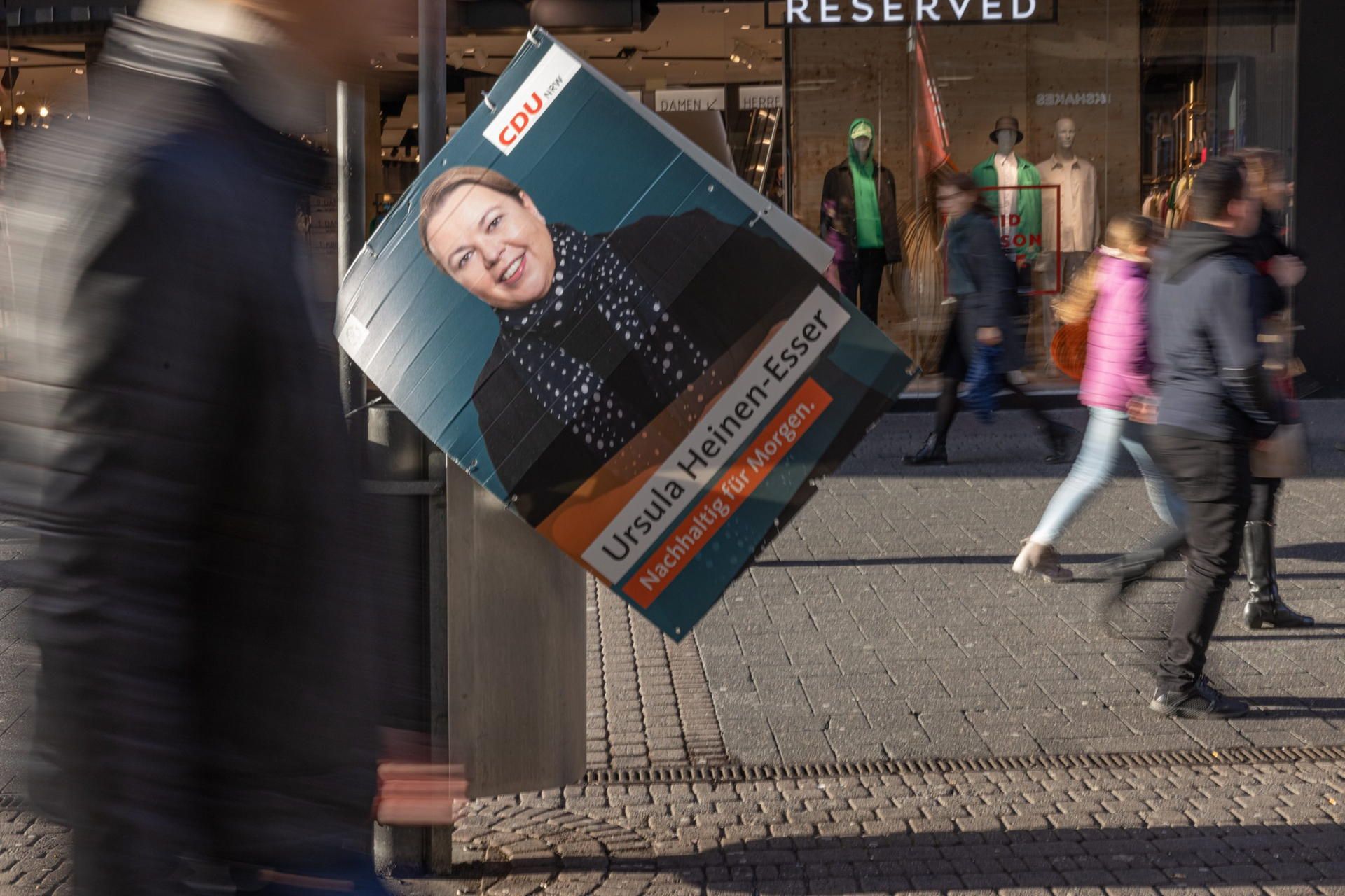 Hienen_Esser_Plakat_mbo-3