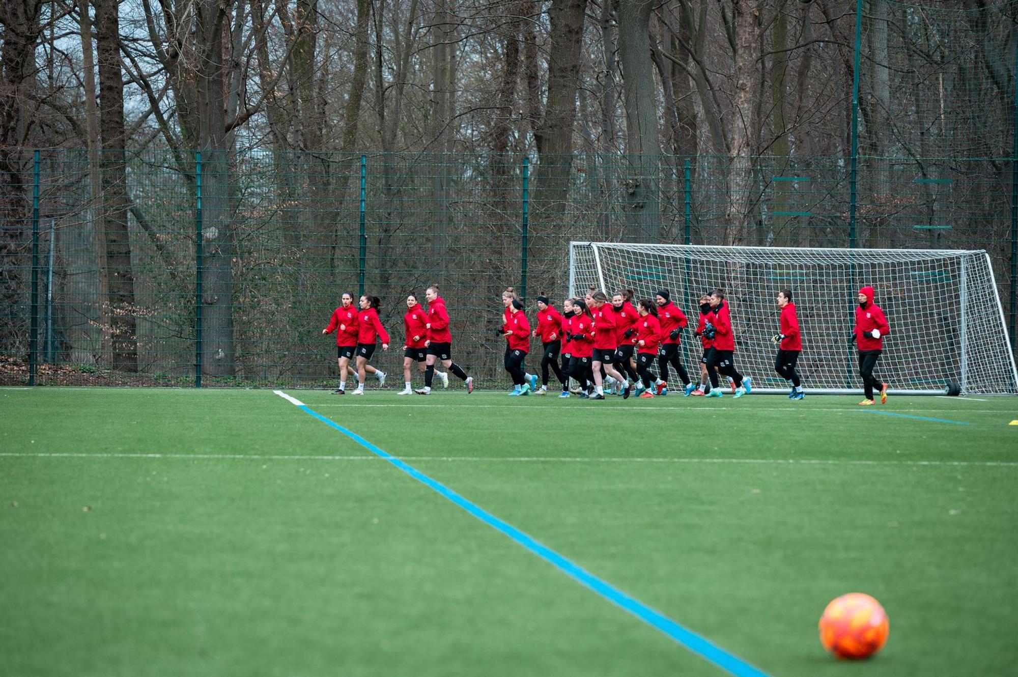 Frauenfußballerinnen Ukraine 4