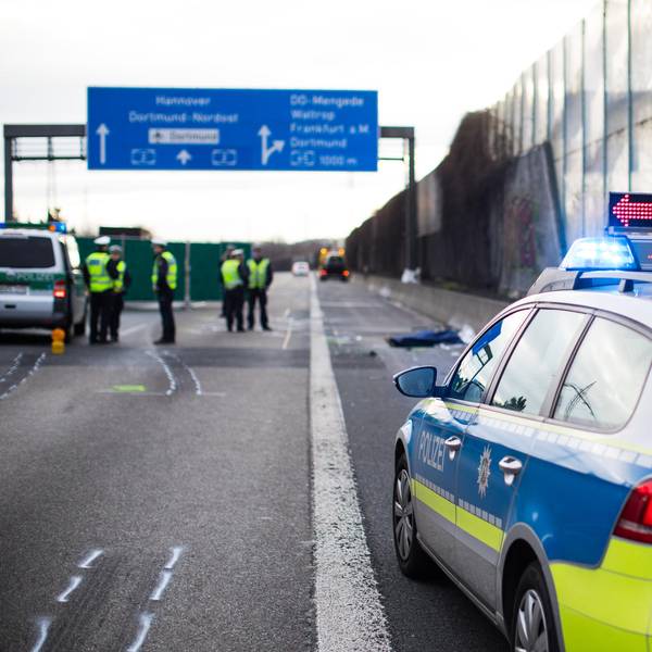 Polizei Autobahn Symbolbild 19