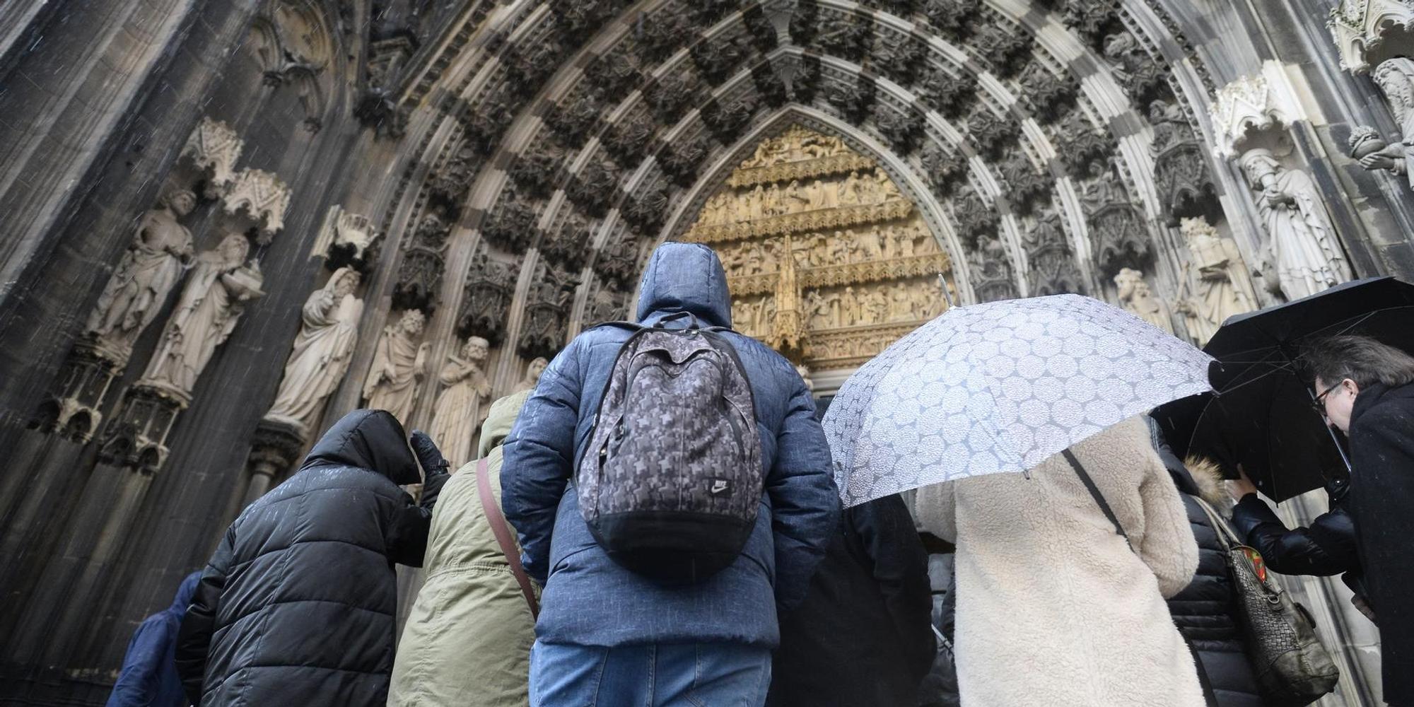 Kölner_Dom_Besucher