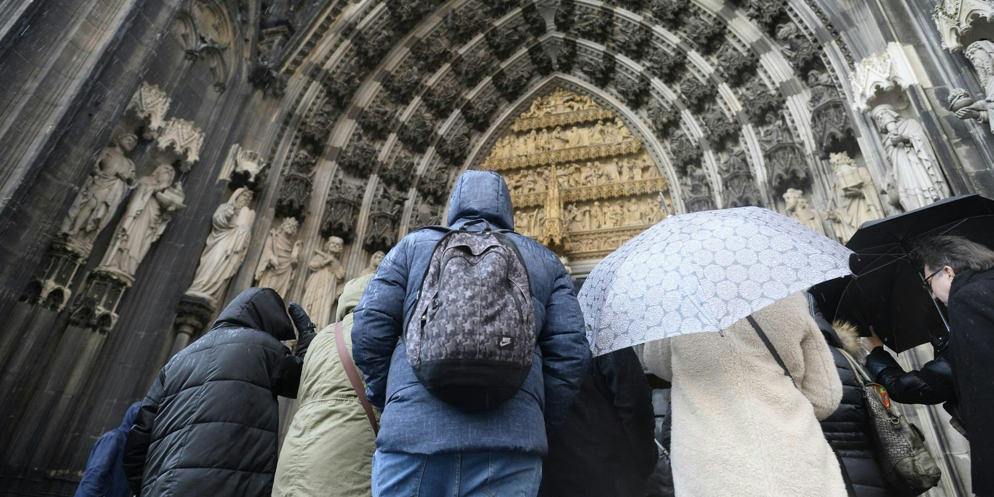 Kölner_Dom_Besucher