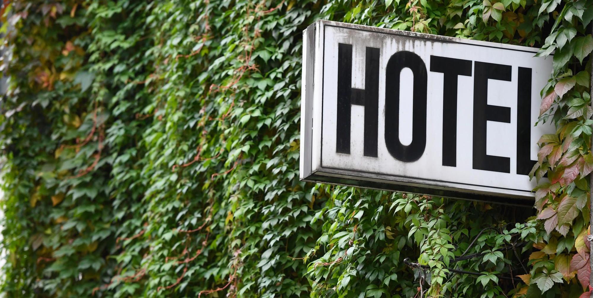 Hotel Schild Symbolbild