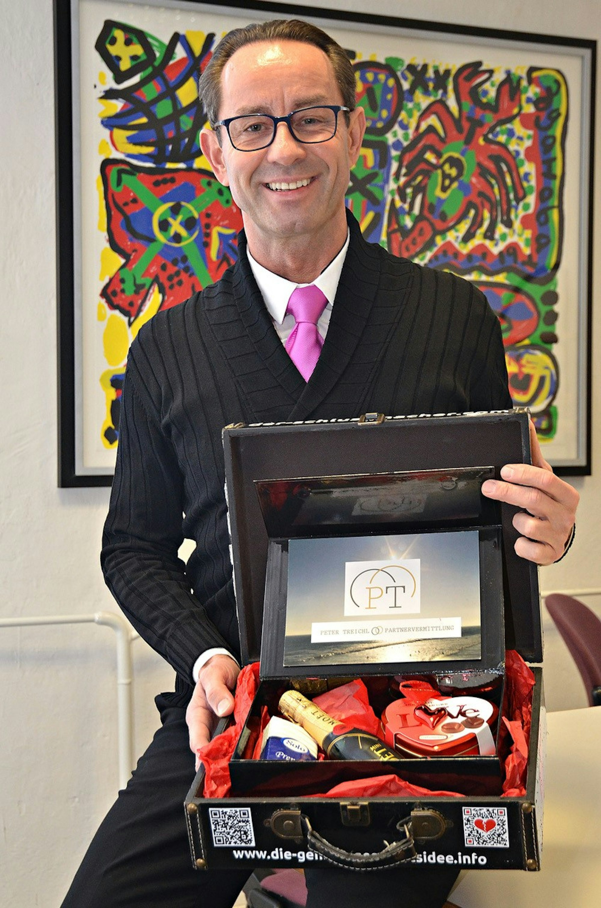 Trennungsagentur Herr Treichel mit Koffer