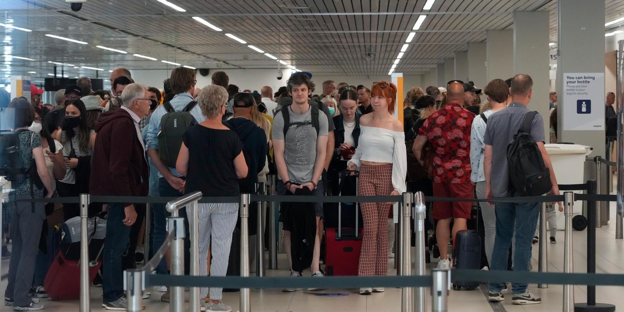 Wartende am Flughafen