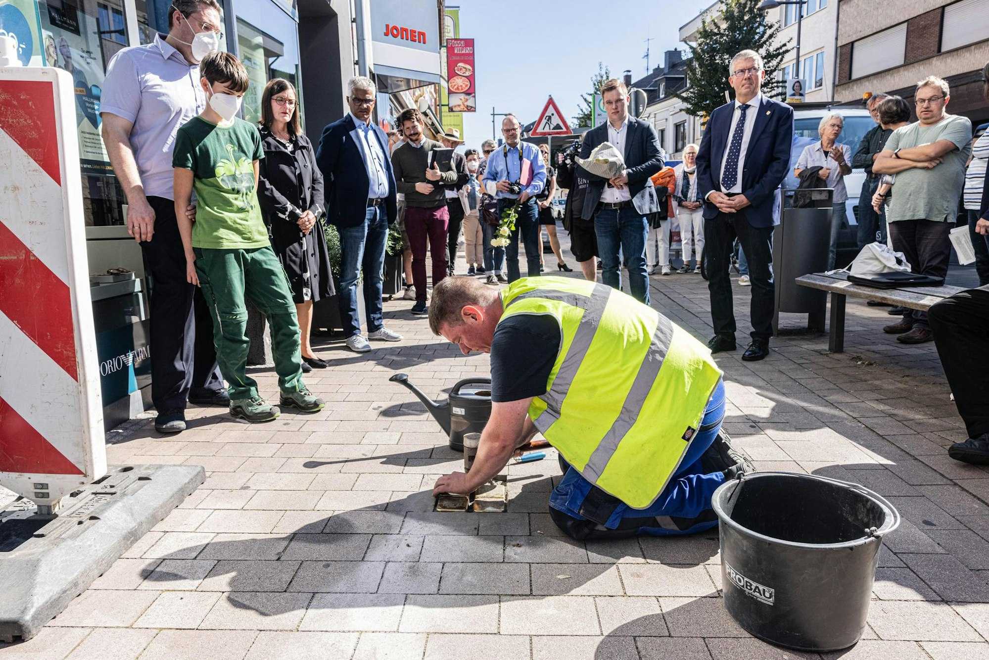 Verlegung Stolperstein in Widdig