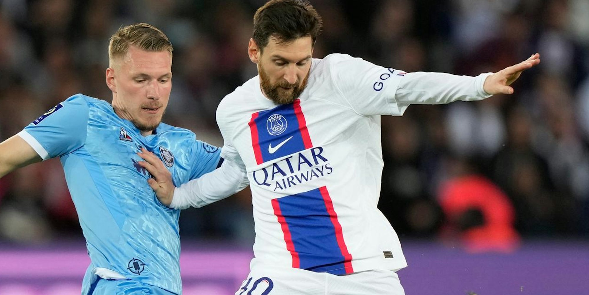 Messi im Kampf um den Ball