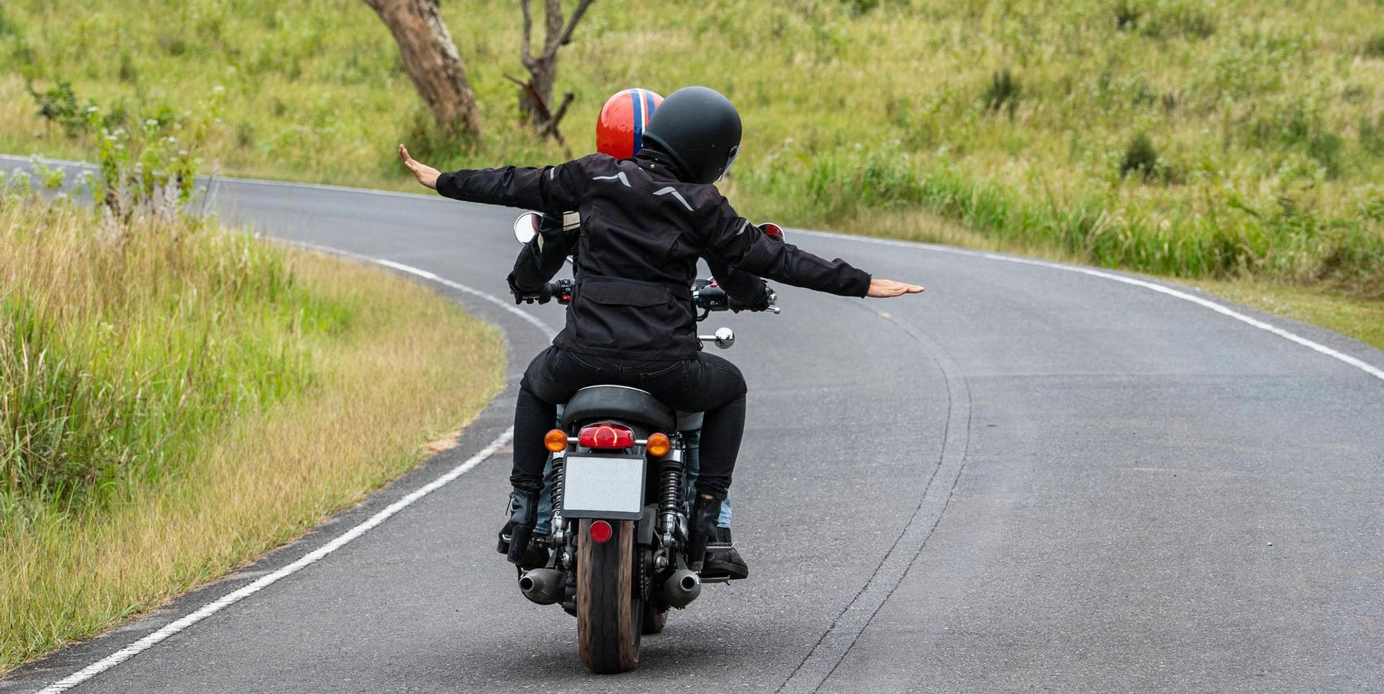 Zuversicht Symbolbild Rollerfahrer imago