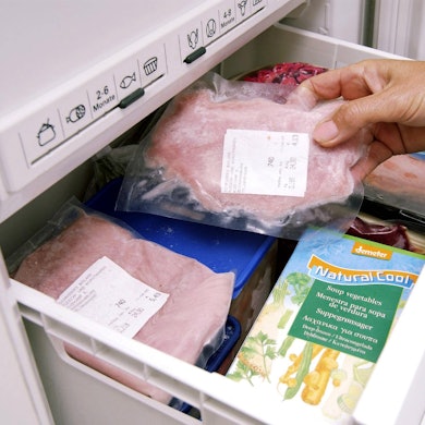 Tiefkühltruhe Fleisch Lagerung imago