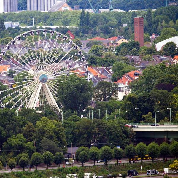 Riesenrad am Kölner Zoo vom LVR Turm