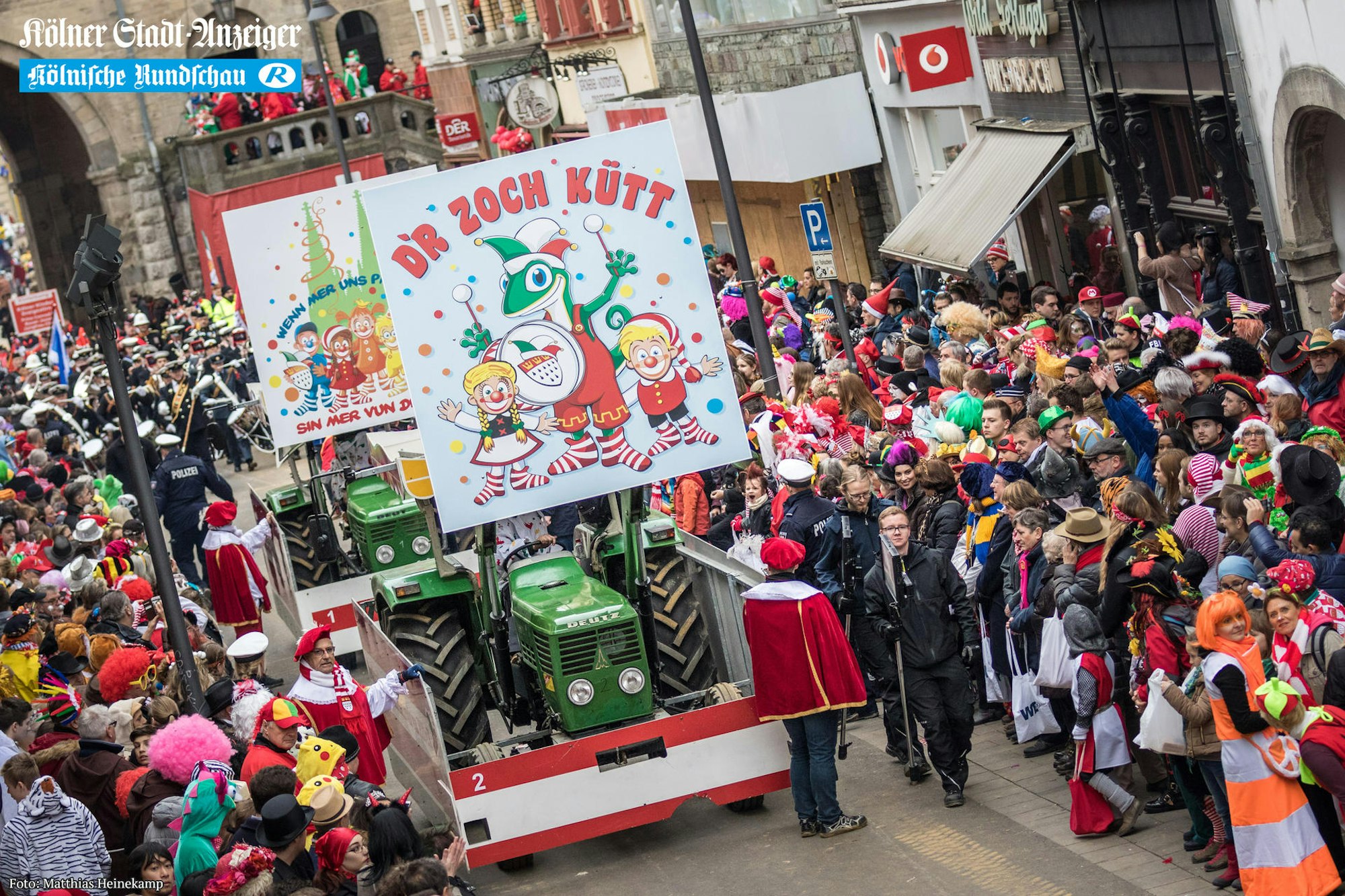 Karneval_RoosenmontagszugMatthiasHeinekamp (1)