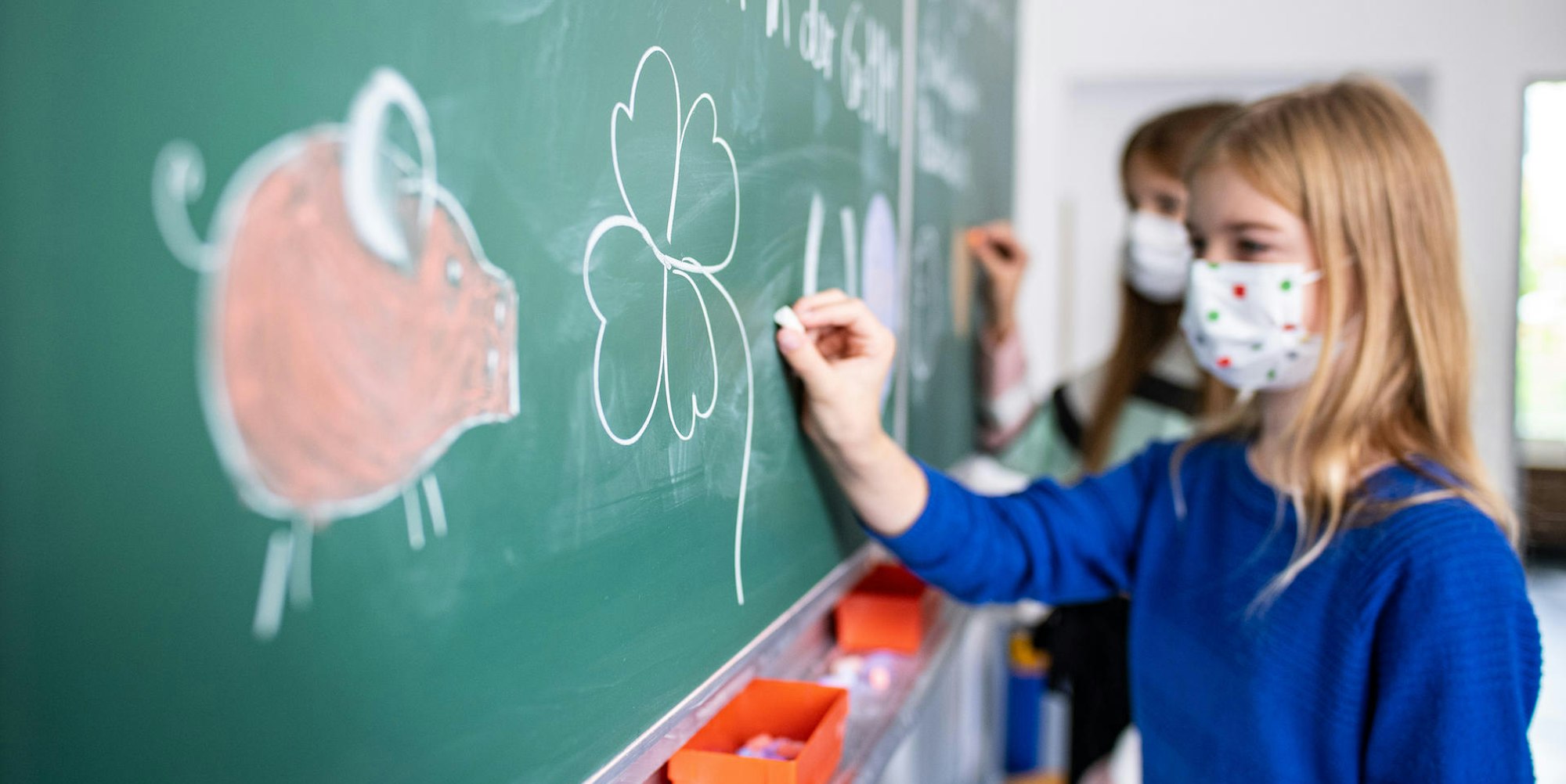 Schule Symbolbild Tafel Glücksspiel