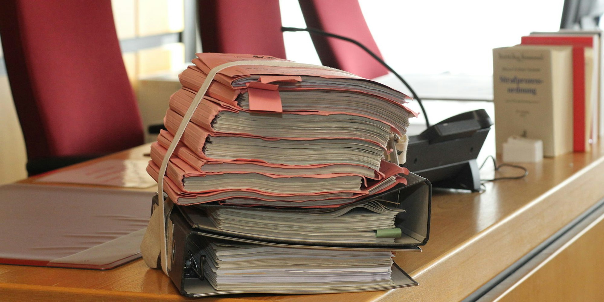 Amtsgericht_Siegburg_Gerichtssaal_Akten