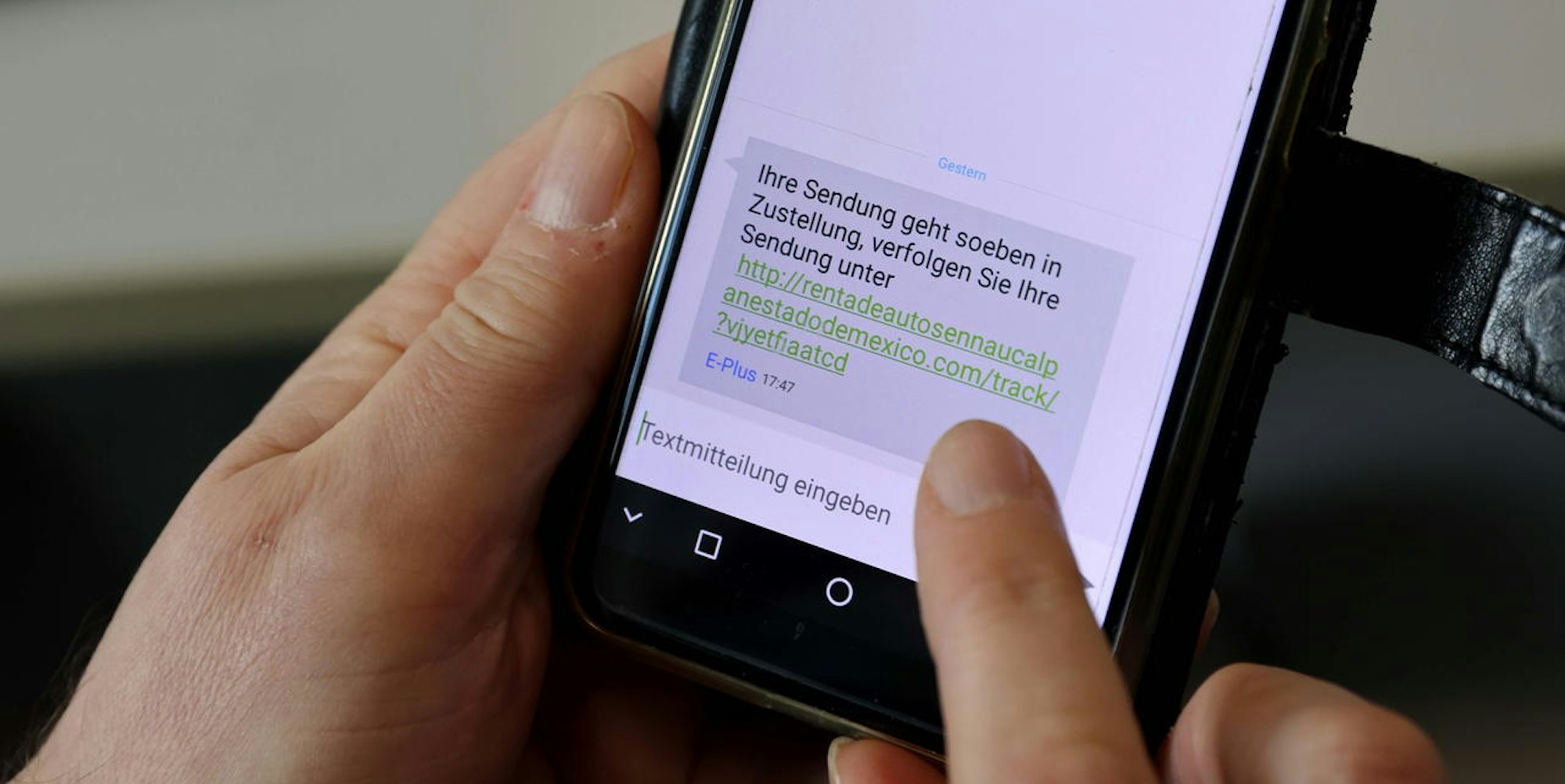 nab210412_Fake-Mail_02