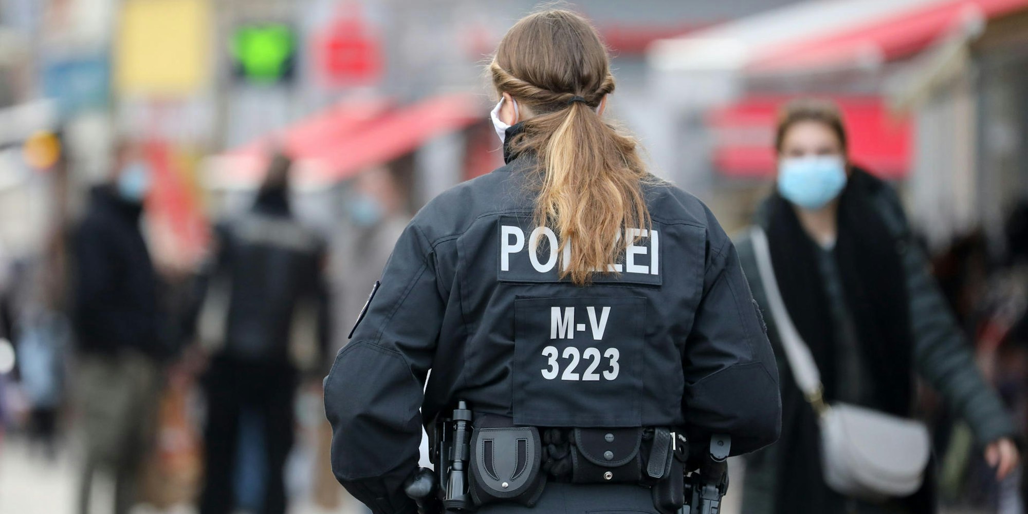 Polizistin Symbolbild