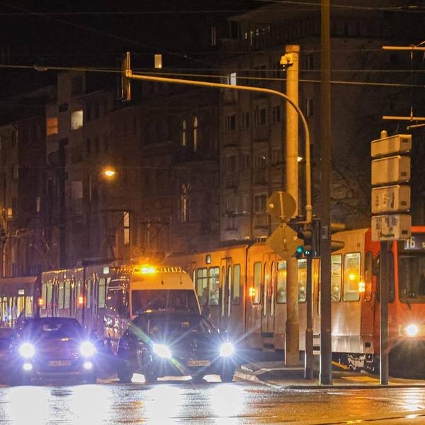 Unfall_Barbarossaplatz_bahn_kvb_nahverkehr_mbo