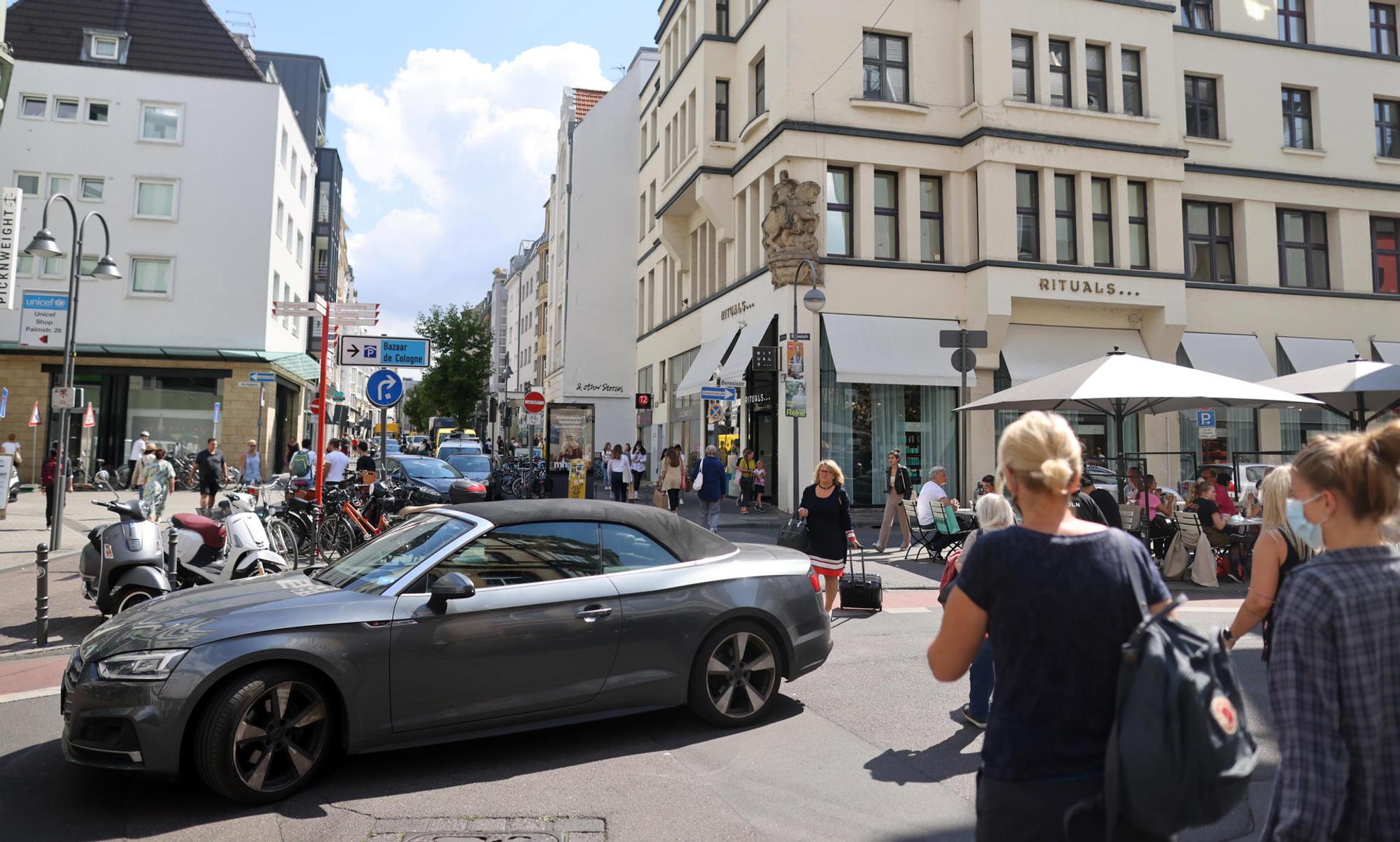 nab200804_Ehrenstrasze_02