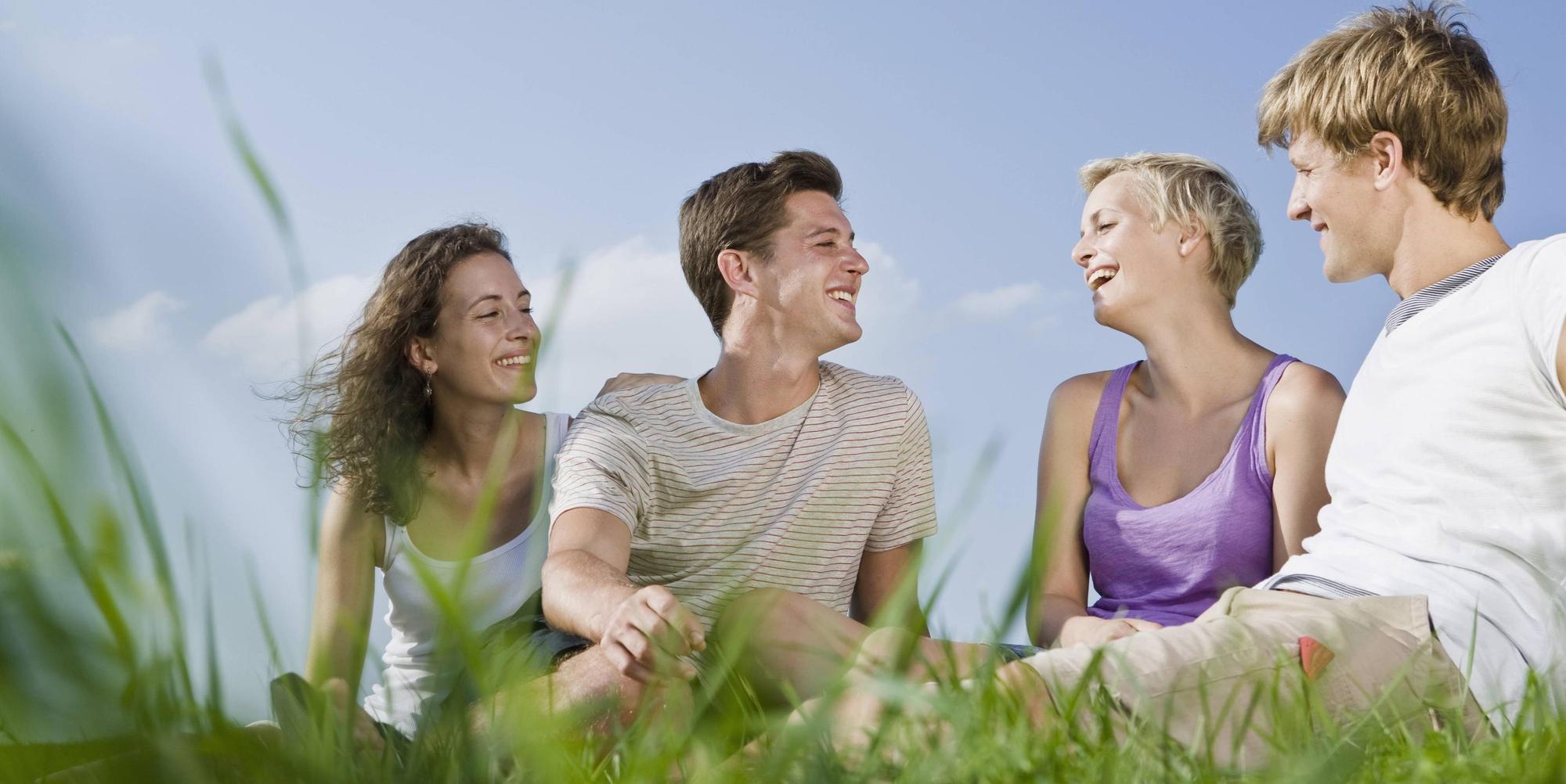 Gruppe_Freunde_Lachen_imago