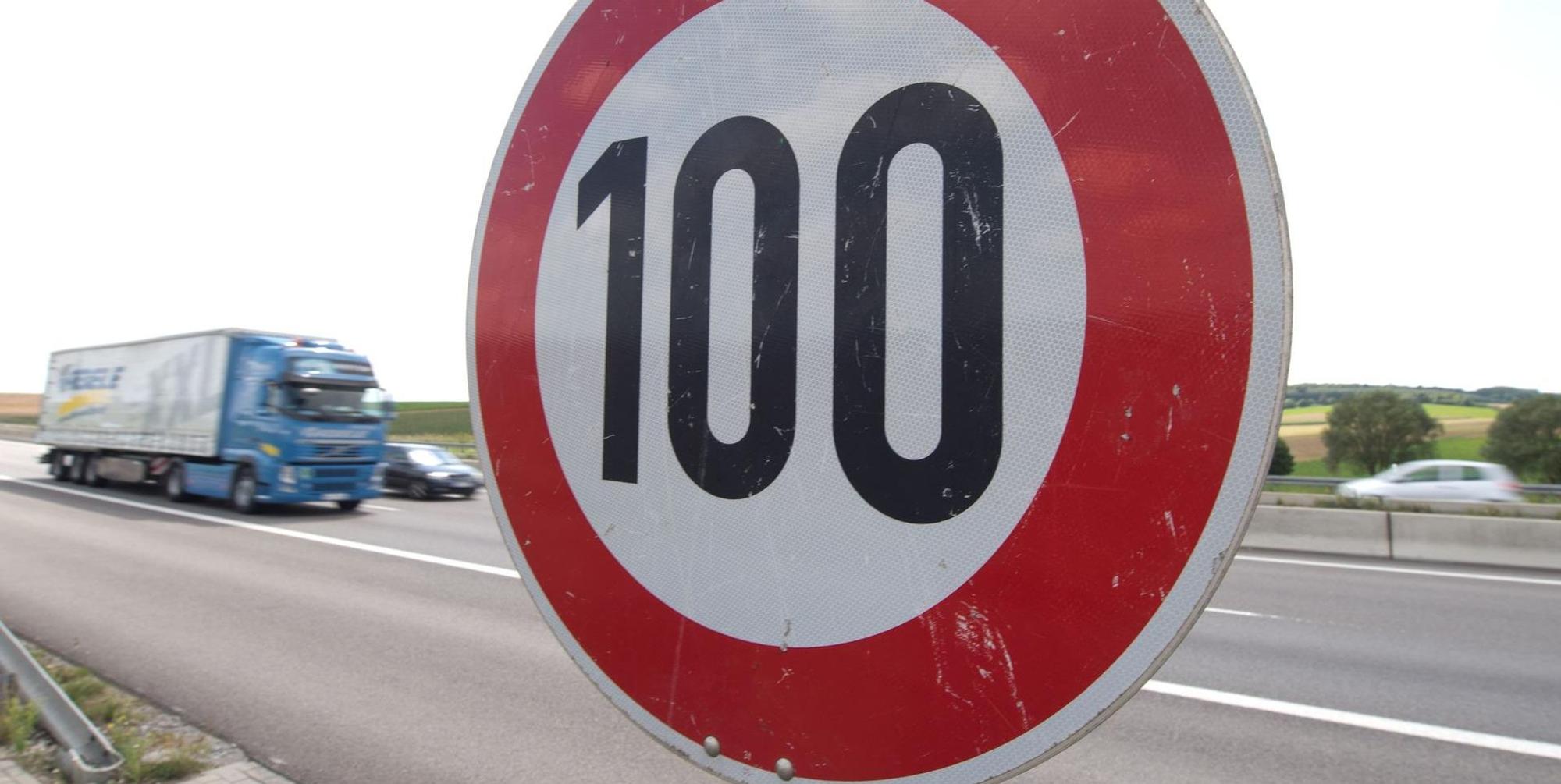 Tempo 100 Schild