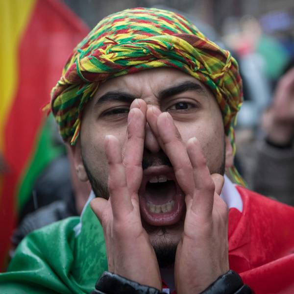 Kurdische Demo in Frankfurt dpa