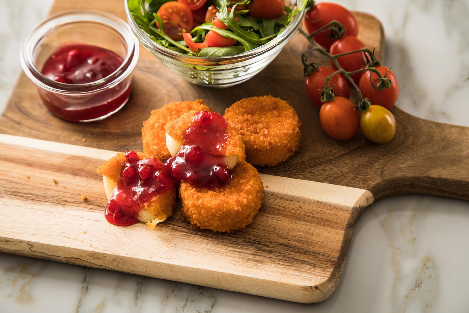 bratkaese mit preiselbeeren