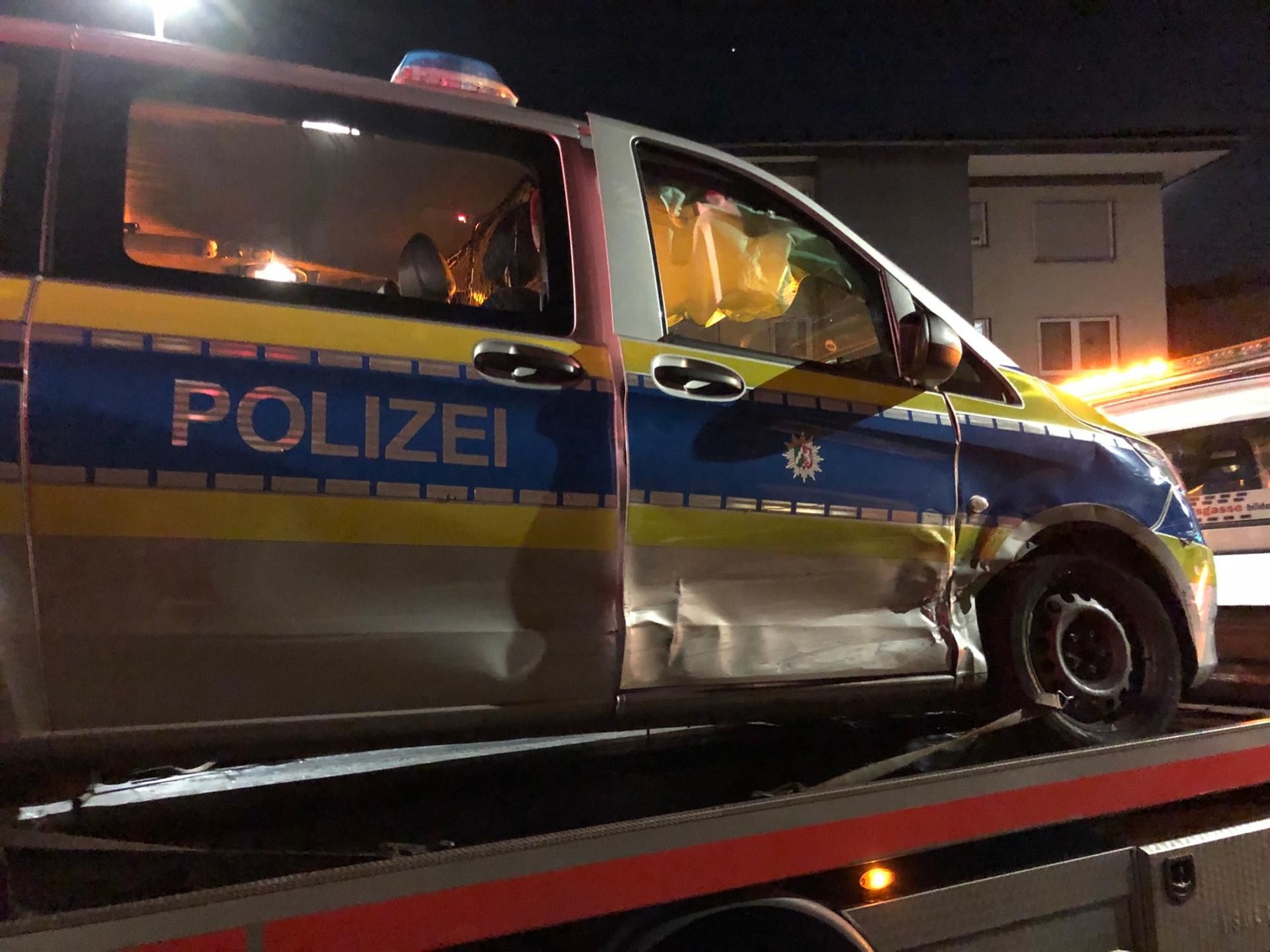 Unfall Bergisch Gladbach Polizeiwagen 170921