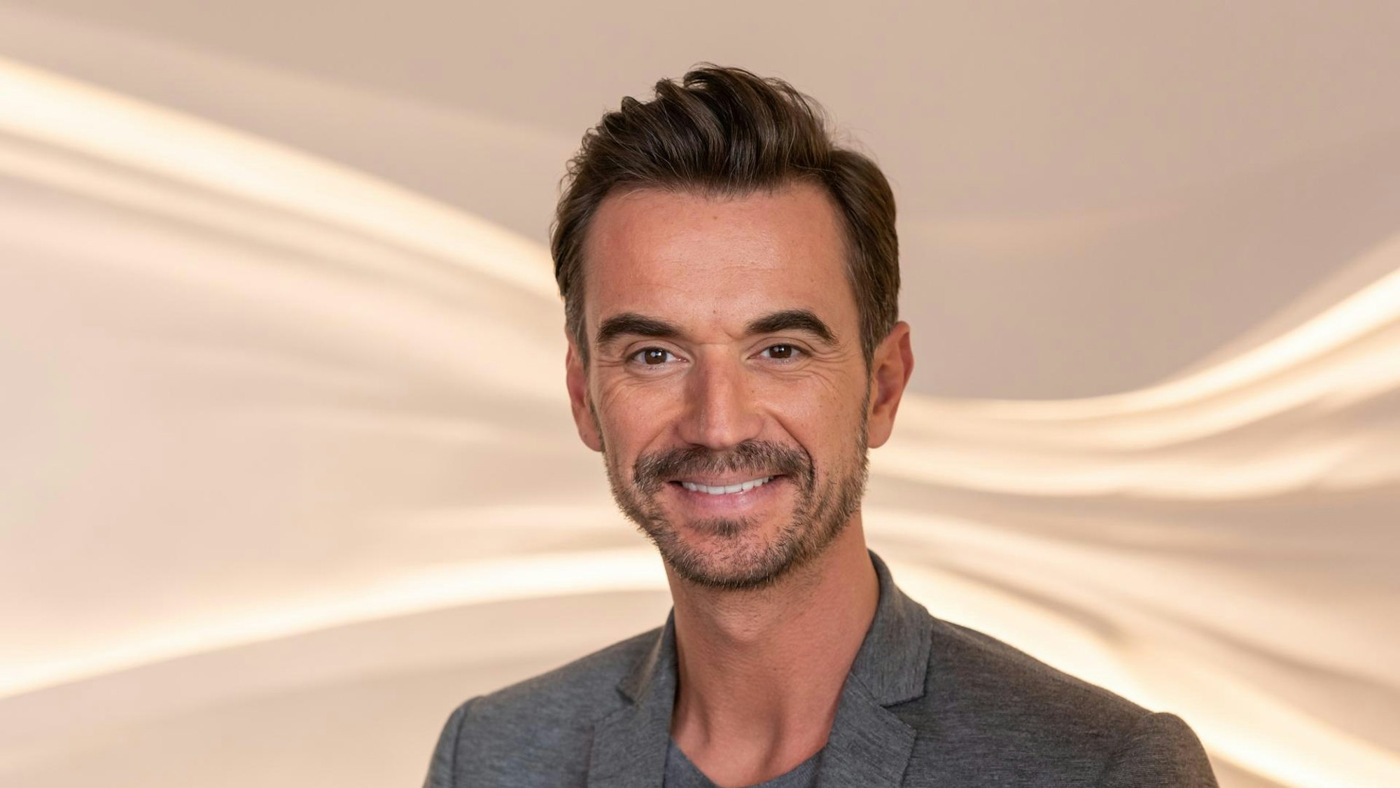 Florian Silbereisen lächelt.