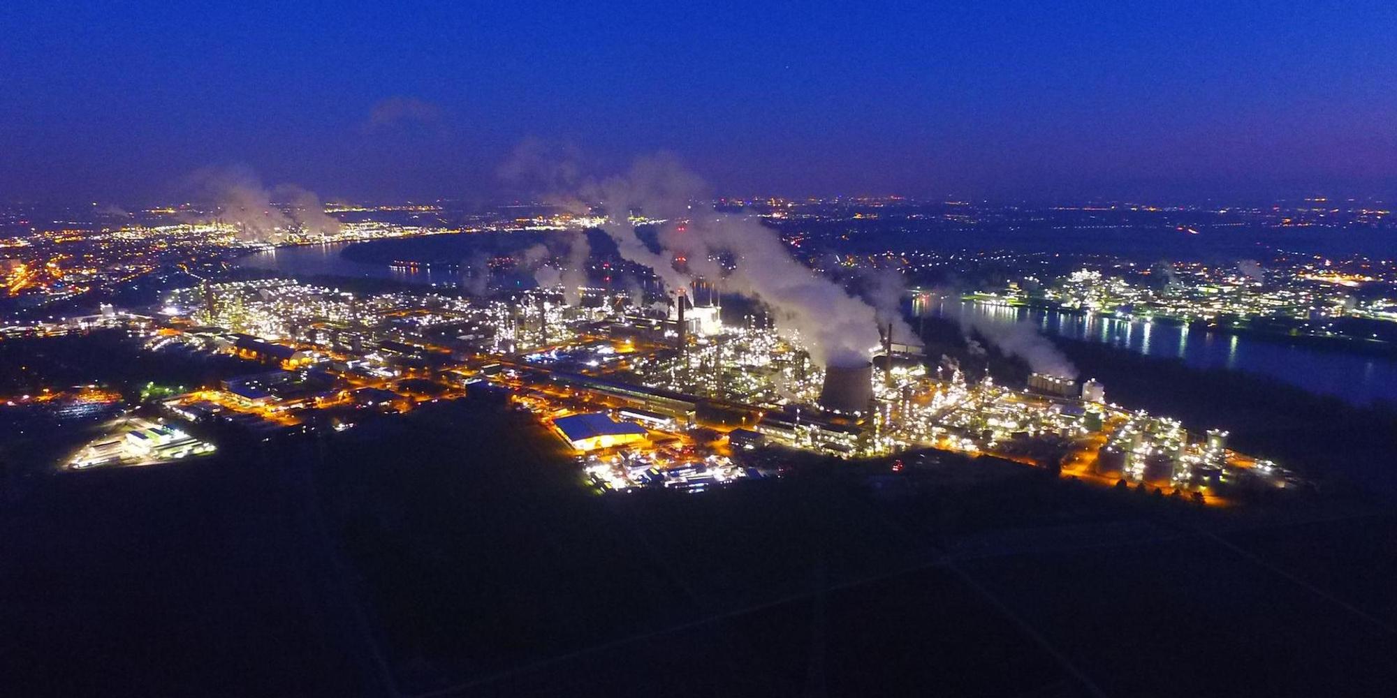Shell bei Nacht in Köln Godorf