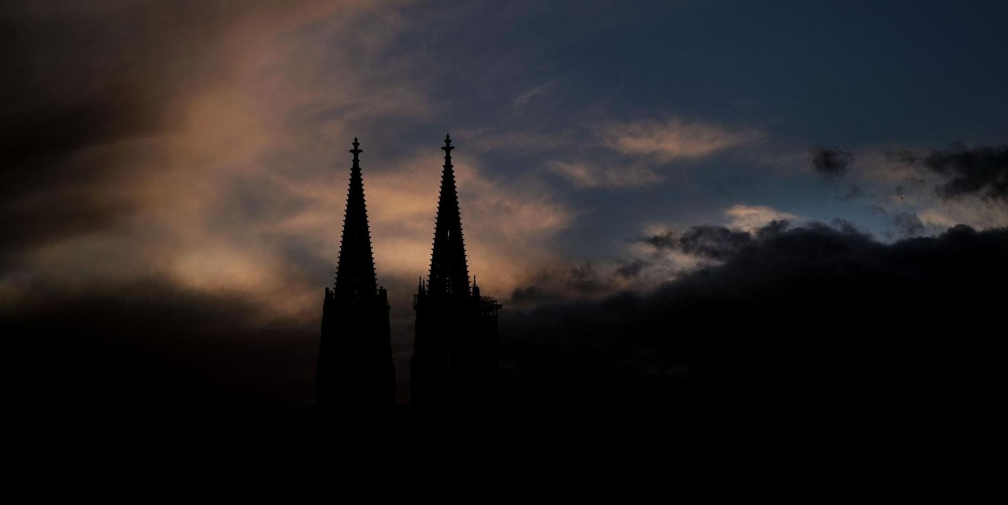 Dunkle Wolken über Köln