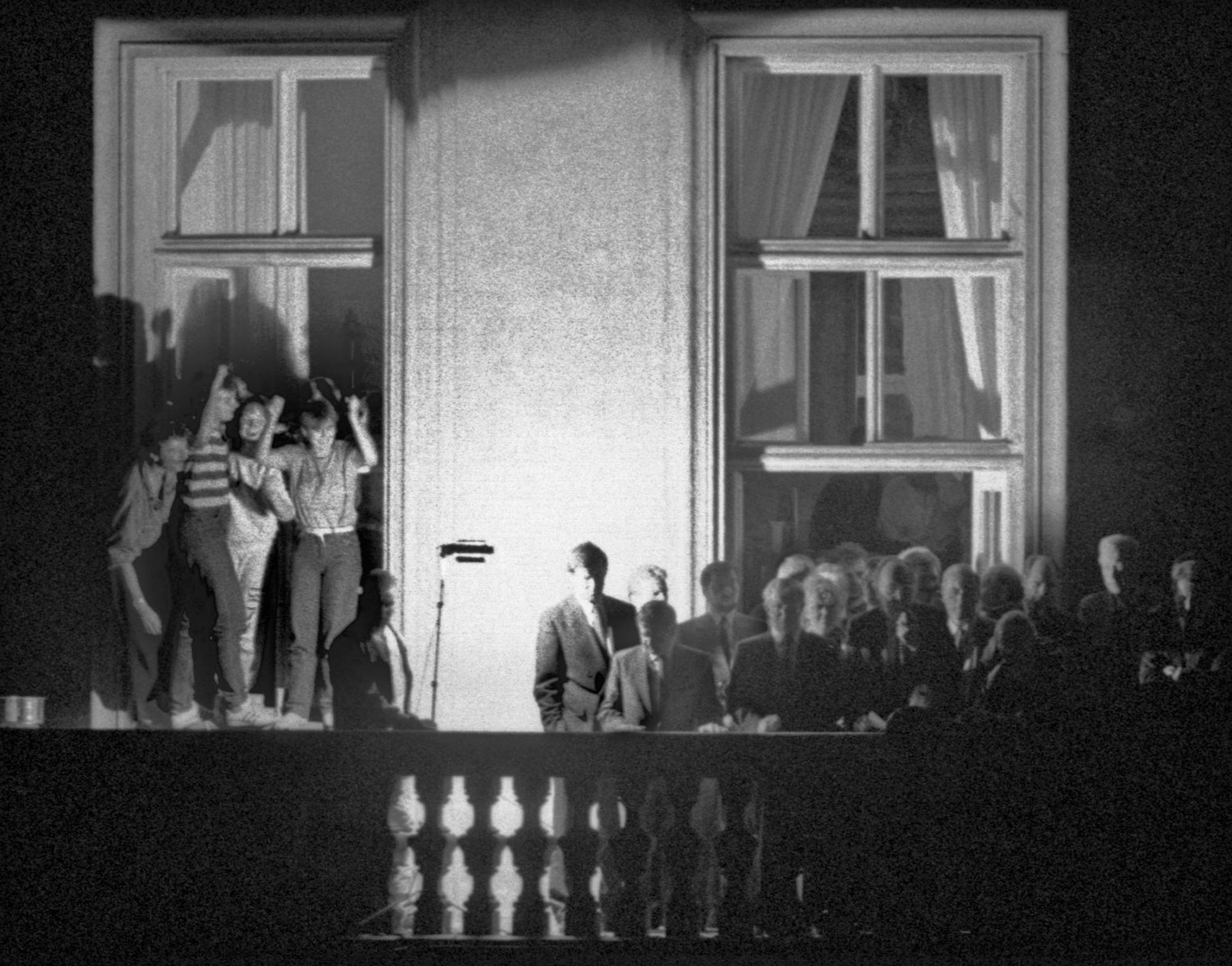Genscher_Prag_1989