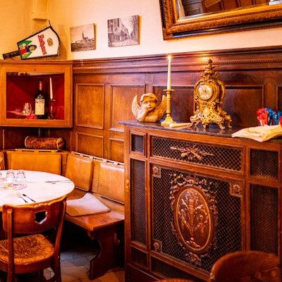 haus schnackertz innen runder tisch