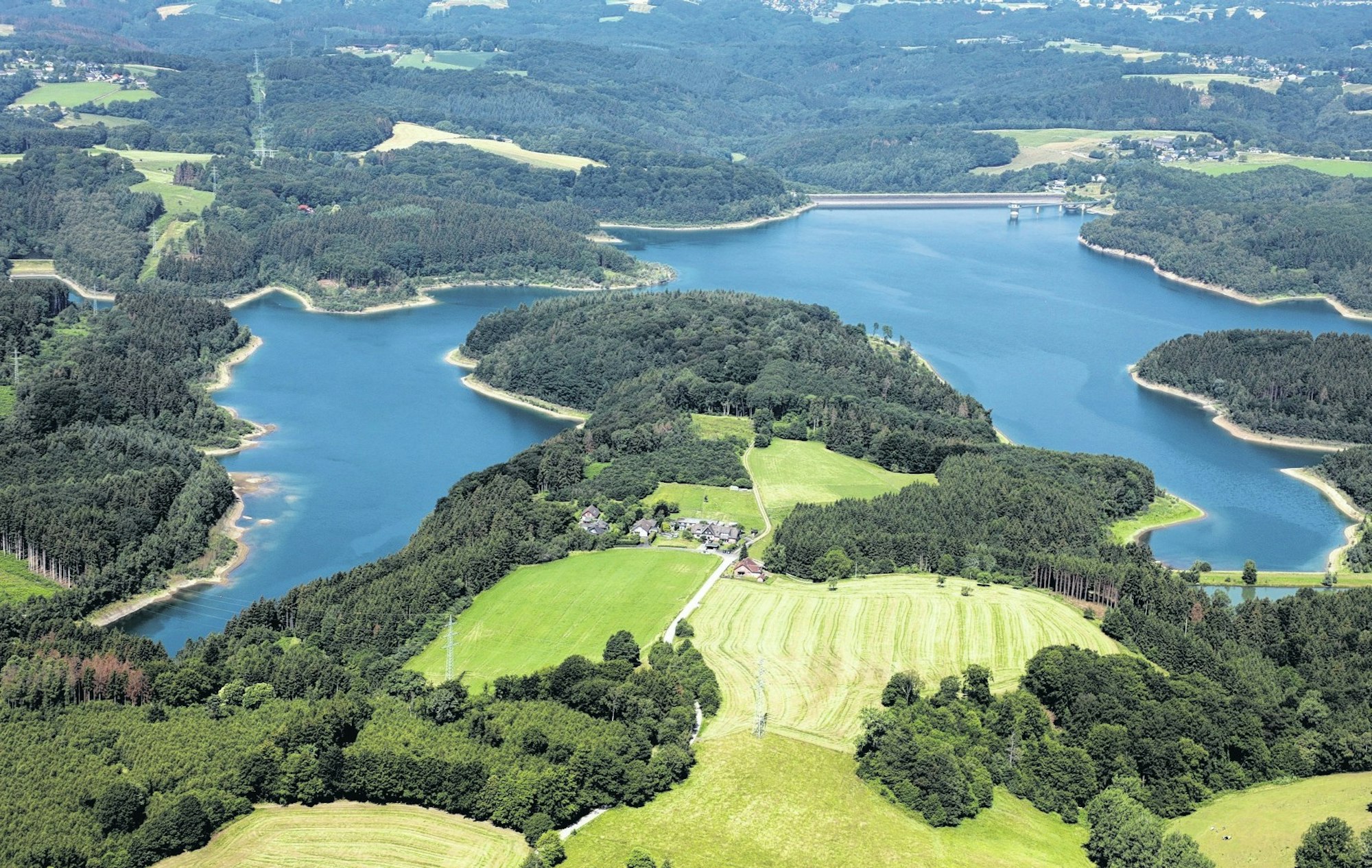 Grosse_Dhuenn_Talsperre_Bank_998-561x1-104_640_85