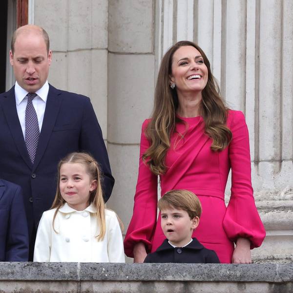 Prinz William und Prinzessin Kate mit ihren Kindern Prinz George (l-r), Prinzessin Charlotte und Prinz Louis auf dem Balkon vom Buckingham Palace.