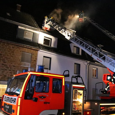 Dachstuhlbrand_Servatiusstr_Koeln_Ostheim