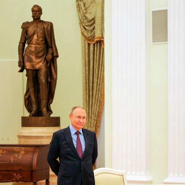 Putin in Pose