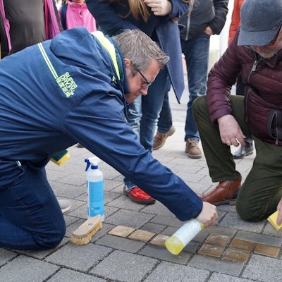 bb-putzaktion-stolpersteine-mb_(2)