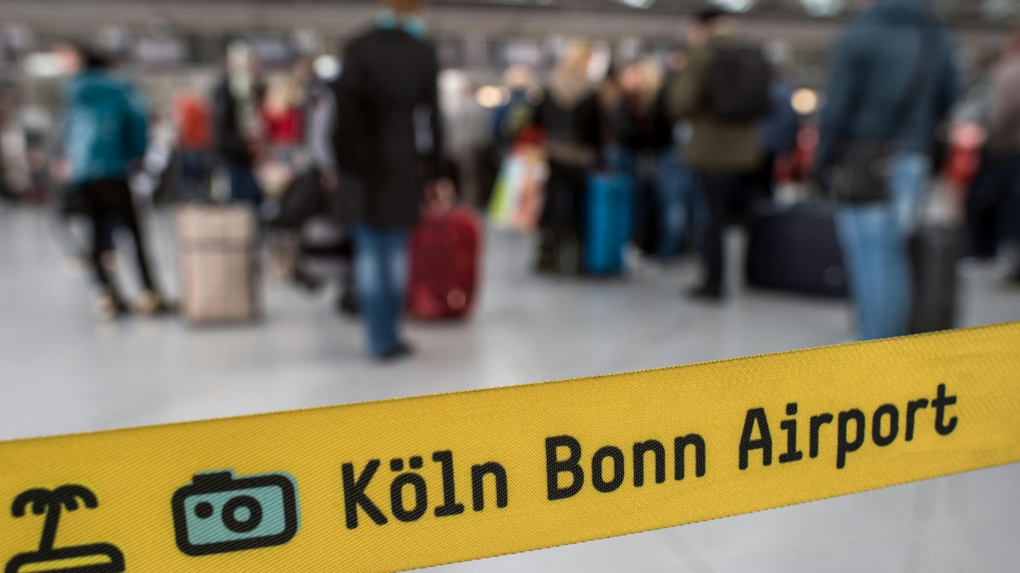 Sicherheitskontrollen können für die Flugpassagiere manchmal zum Ärgernis werden.dpa