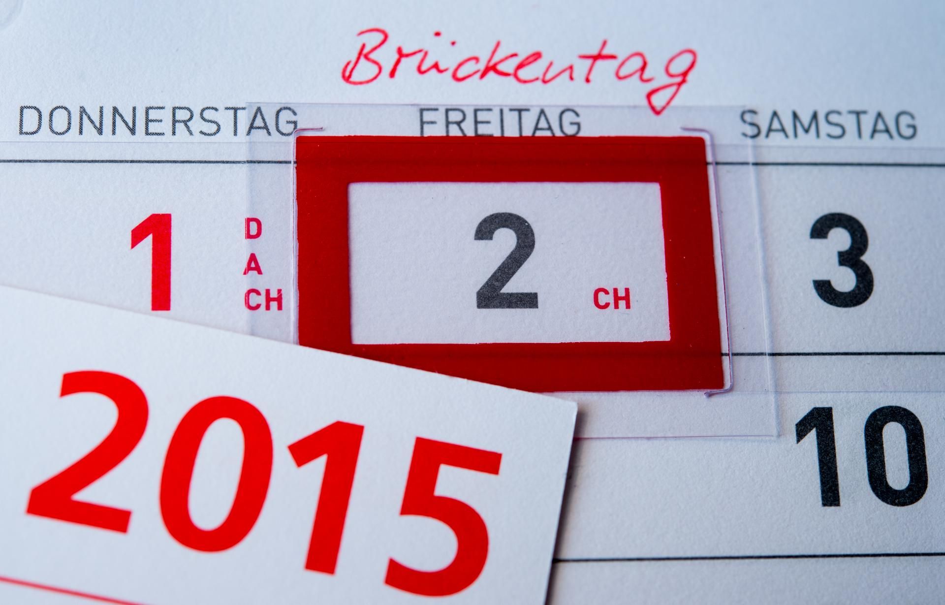 Kalender Symbolbild DPA 020220