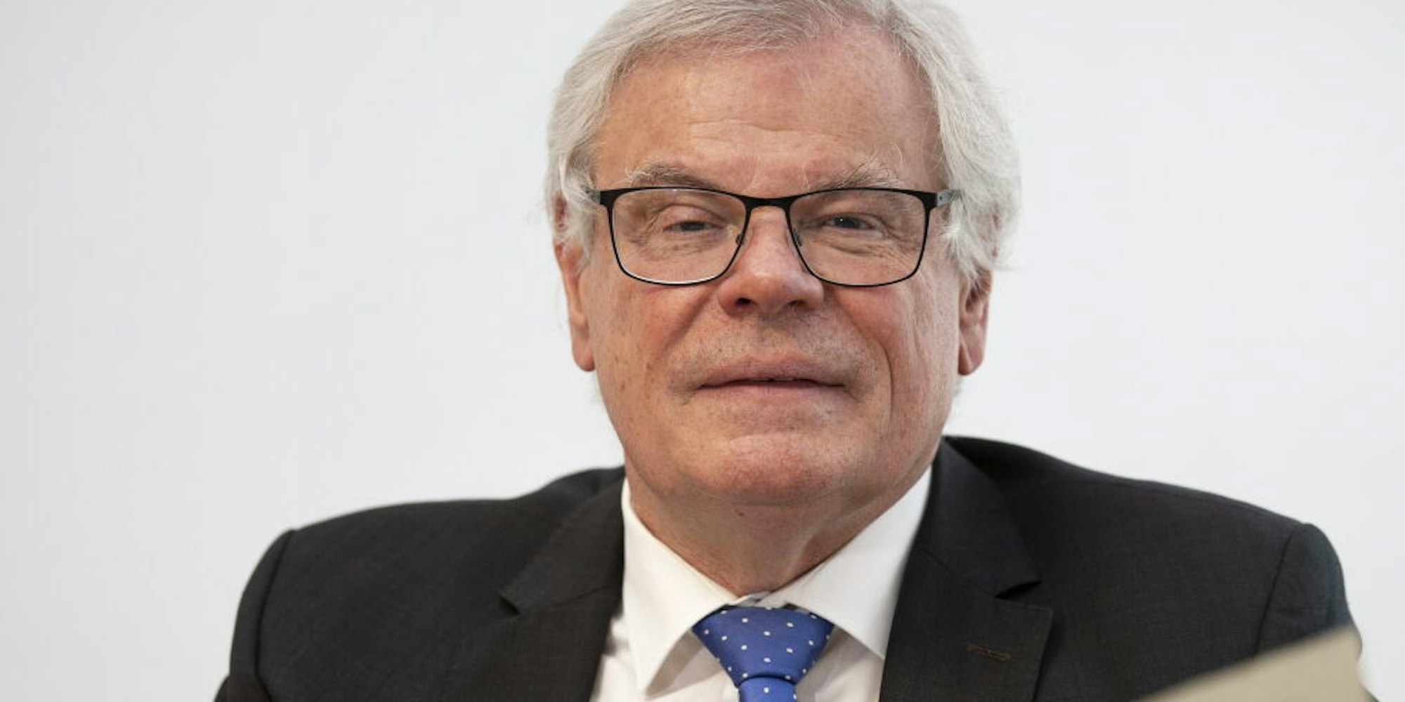 Editorial des Herausgebers Helmut Heinen Verlässlich in der