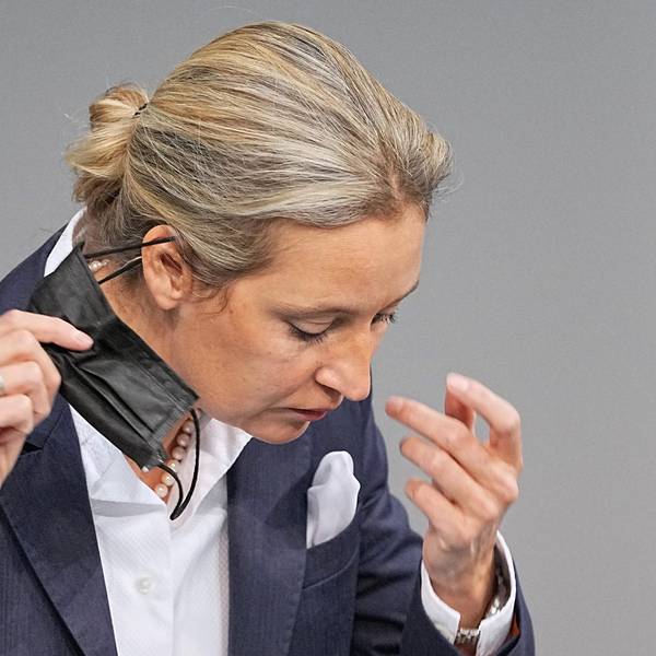 Alice Weidel Maske