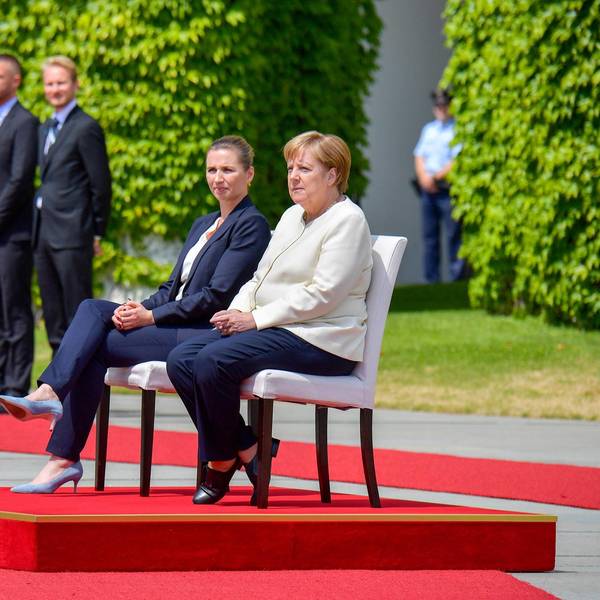 Merkel sitzt 110719