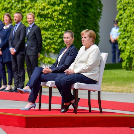Merkel sitzt 110719